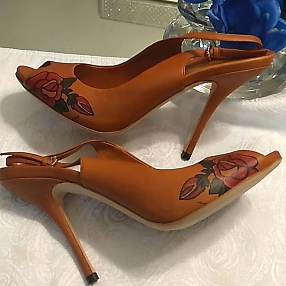 *GUCCI  * TATTOO *HEELS*MINT CONDITION